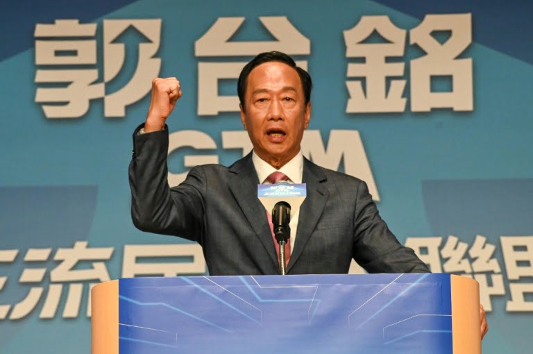 Le fondateur de Foxconn et milliardaire Terry Gou lors d'une conférence de presse où il a annoncé sa candidature officielle à l'élection présidentielle de Taïwan, le 28 août 2023 à Taipei (AFP - Sam Yeh)